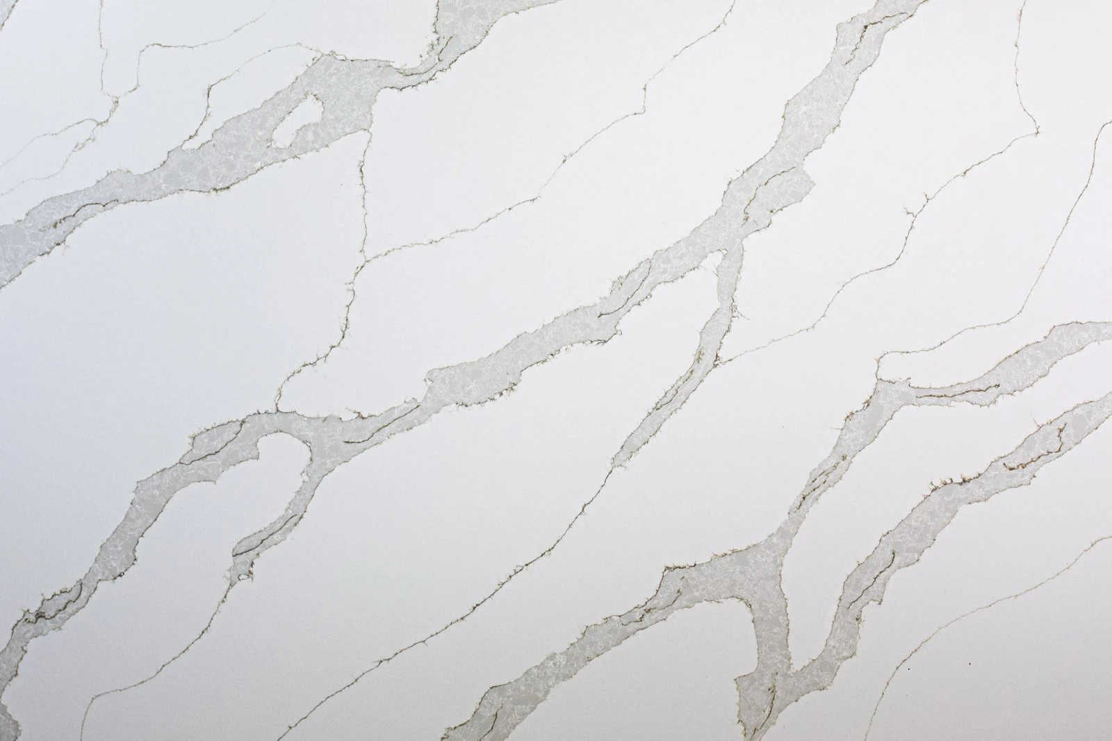 Calacatta Lusso quartz surface