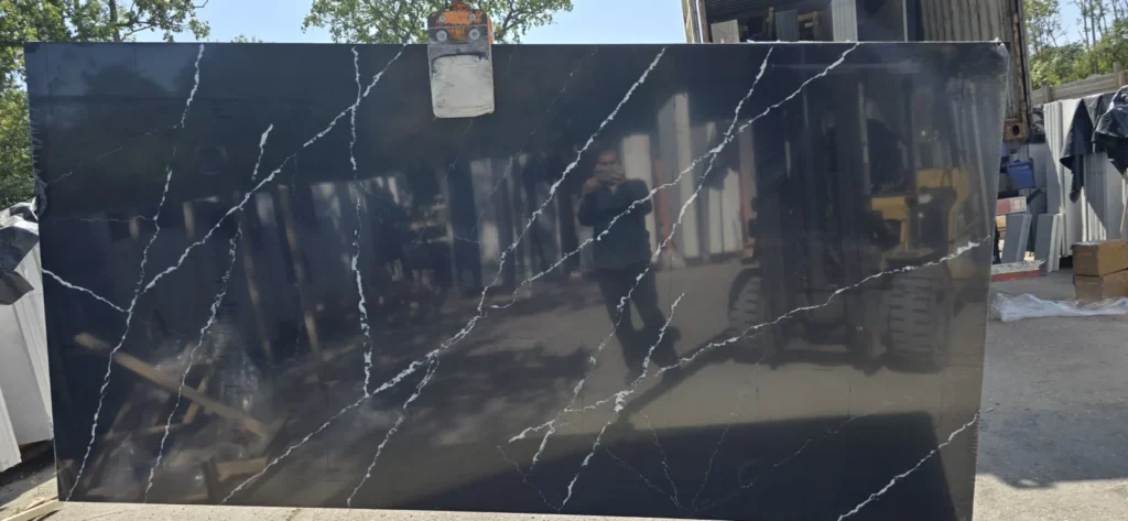 Calacatta Nero – Orient Quartz Stone