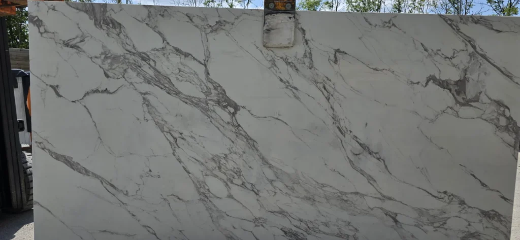 Calacatta Royal – Orient Quartz Stone