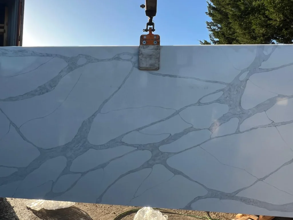 Calacatta Shatter – Orient Quartz Stone