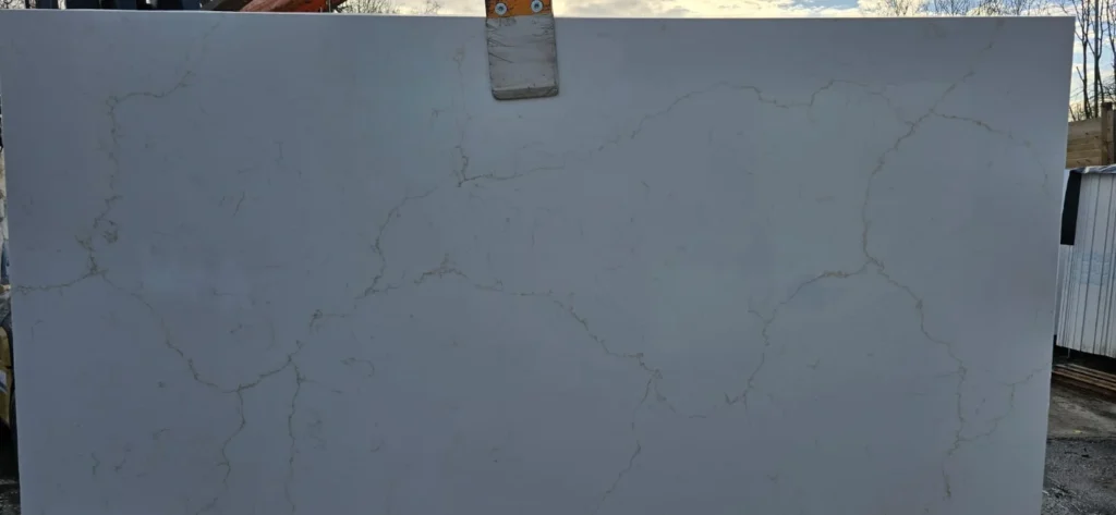 Misterio Gold – Orient Quartz Stone